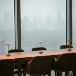 Elegancka restauracja z panoramicznym widokiem na wieżowce Tokio